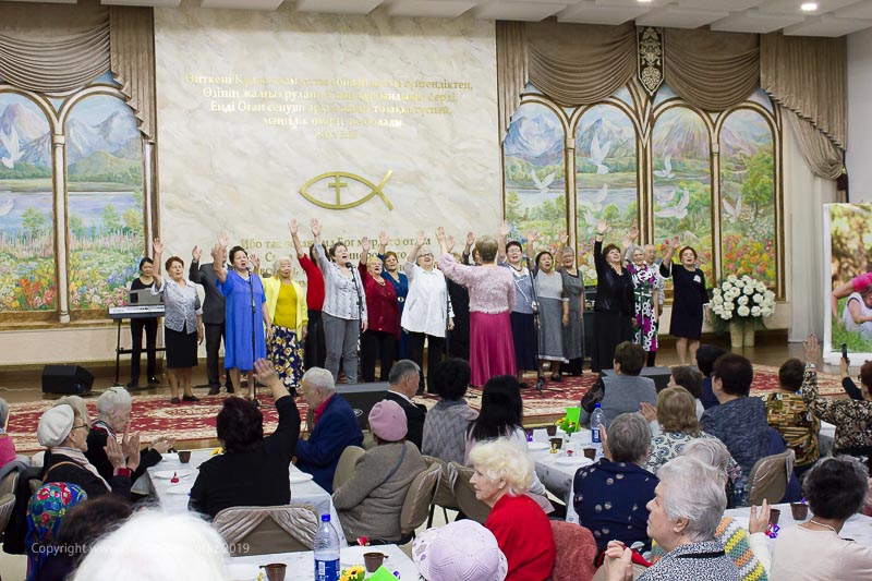 Празднование дня пожилого человека в Церкви Источник Жизни г. Алматы