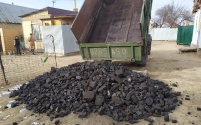 Помощь нуждающимся семьям 22 тоннами угля в Алматы и Алматинской области
